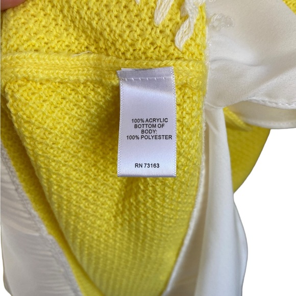 Neiman Marcus Yellow Sweater with White Accents - Picture 5 of 6